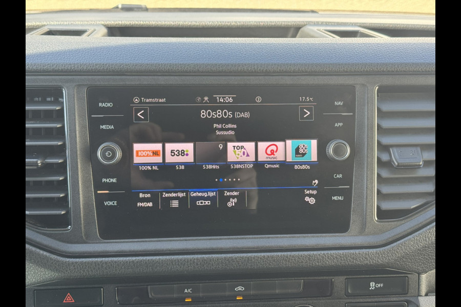 Volkswagen Crafter 35 2.0 TDI L3H3 Comfort Navigatie Carplay DAB All season banden Trekhaak Lat om lat