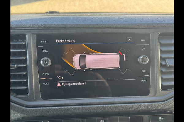 Volkswagen Crafter 35 2.0 TDI L3H3 Comfort Navigatie Carplay DAB All season banden Trekhaak Lat om lat