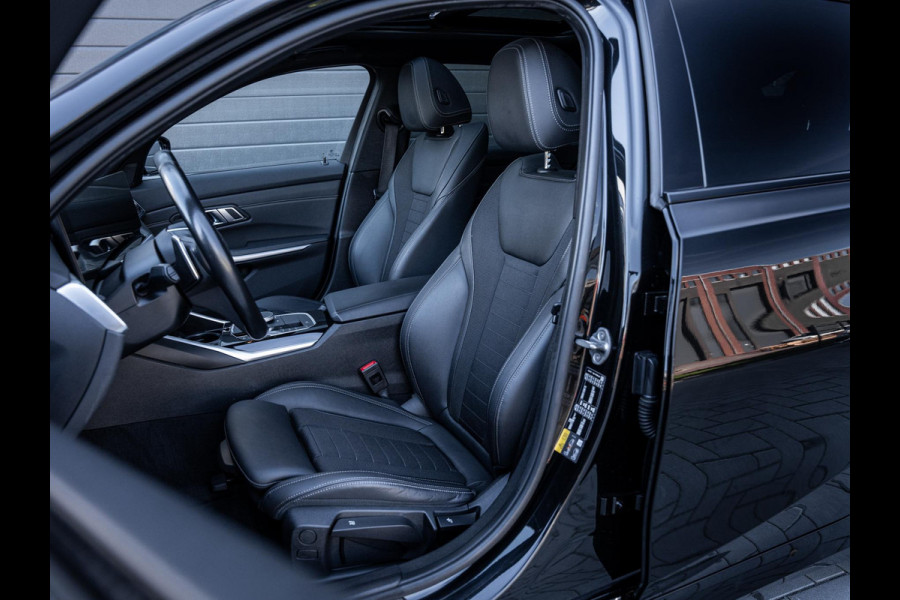 BMW 3 Serie Touring 320e - Sport l Panorama l ACC l 19'' l Led l Sfeerverlichting l Auto carplay