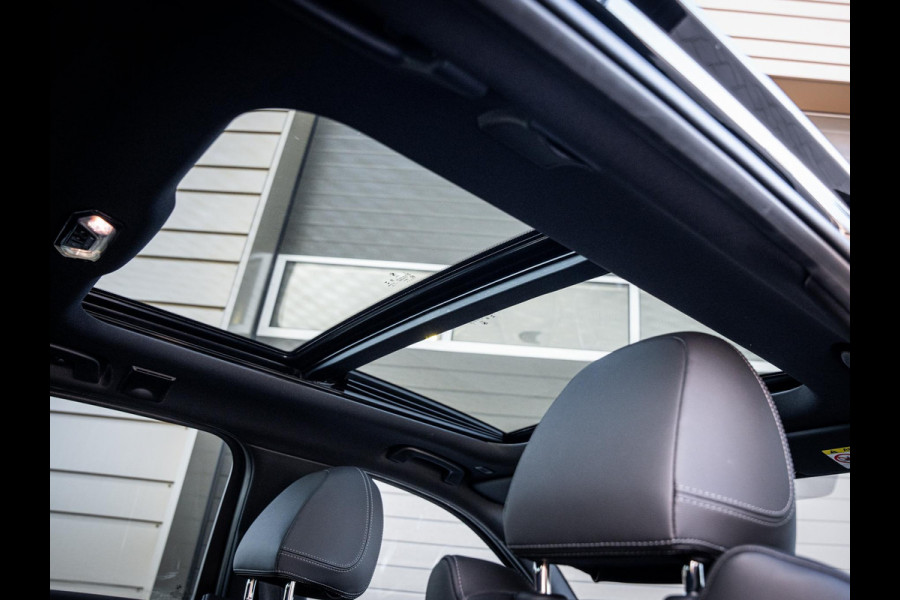 BMW 3 Serie Touring 320e - Sport l Panorama l ACC l 19'' l Led l Sfeerverlichting l Auto carplay