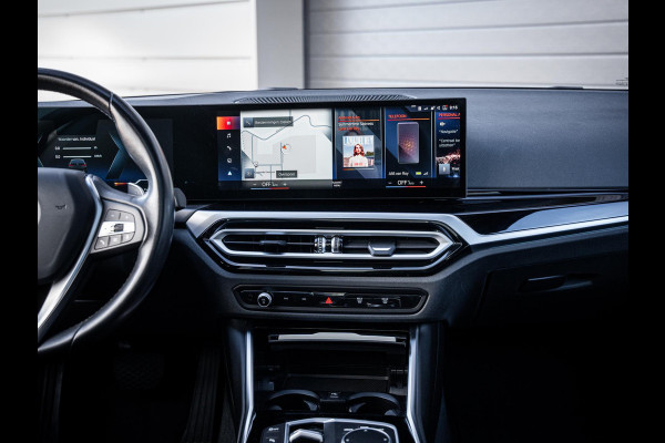 BMW 3 Serie Touring 320e - Sport l Panorama l ACC l 19'' l Led l Sfeerverlichting l Auto carplay