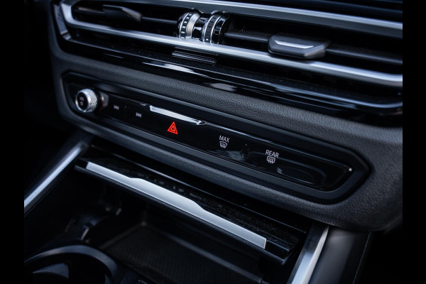 BMW 3 Serie Touring 320e - Sport l Panorama l ACC l 19'' l Led l Sfeerverlichting l Auto carplay