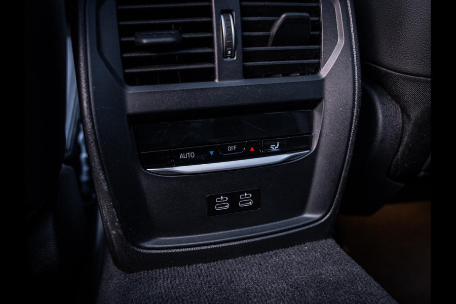 BMW 3 Serie Touring 320e - Sport l Panorama l ACC l 19'' l Led l Sfeerverlichting l Auto carplay