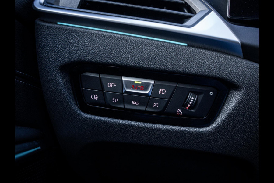 BMW 3 Serie Touring 320e - Sport l Panorama l ACC l 19'' l Led l Sfeerverlichting l Auto carplay