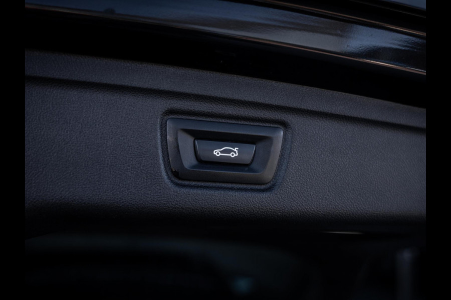 BMW 3 Serie Touring 320e - Sport l Panorama l ACC l 19'' l Led l Sfeerverlichting l Auto carplay