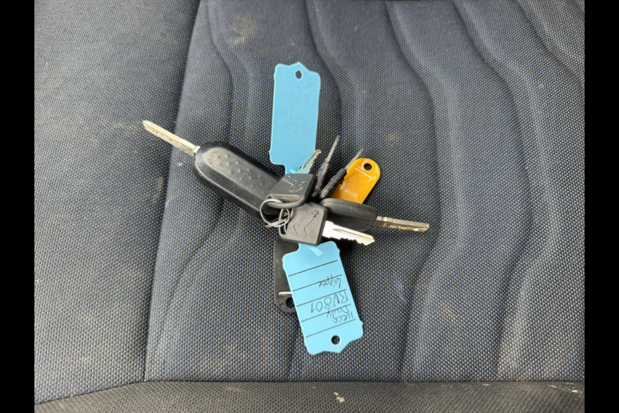 Iveco Daily 35C14 2.3 Kipper Dubbele Cabine Dubbellucht 6 Stoelen Airco Cruise Control Trekhaak Luchtgeveerde stoel