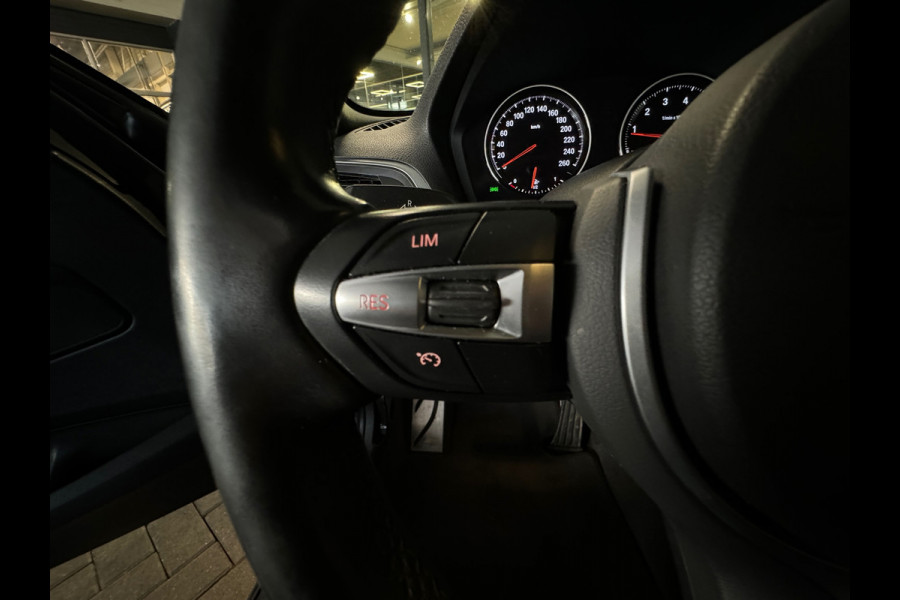 BMW 1-serie 120i High Executive M Sport Leer|Camera|Lane Assist