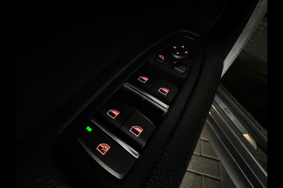 BMW 1-serie 120i High Executive M Sport Leer|Camera|Lane Assist