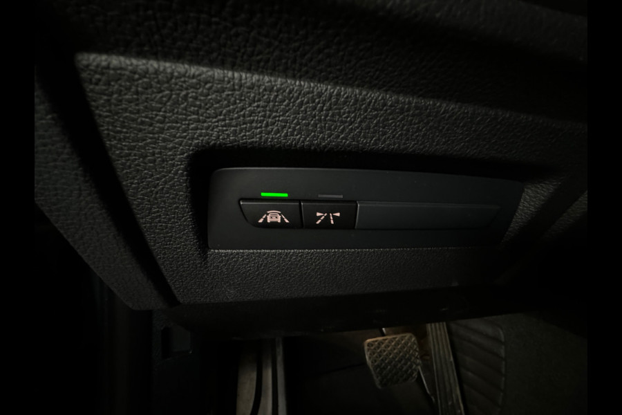 BMW 1-serie 120i High Executive M Sport Leer|Camera|Lane Assist