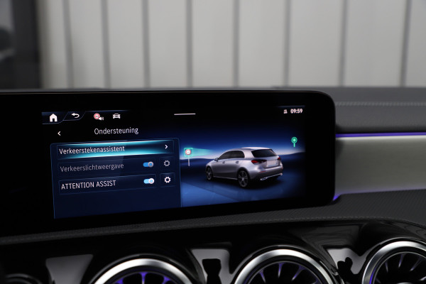 Mercedes-Benz A-Klasse 250e AMG | 218PK | Pano | Sfeerverlichting | Burmester | Multibeam | Leder | Distronic | Stuurwielverwarming | Trekhaak | 2024.