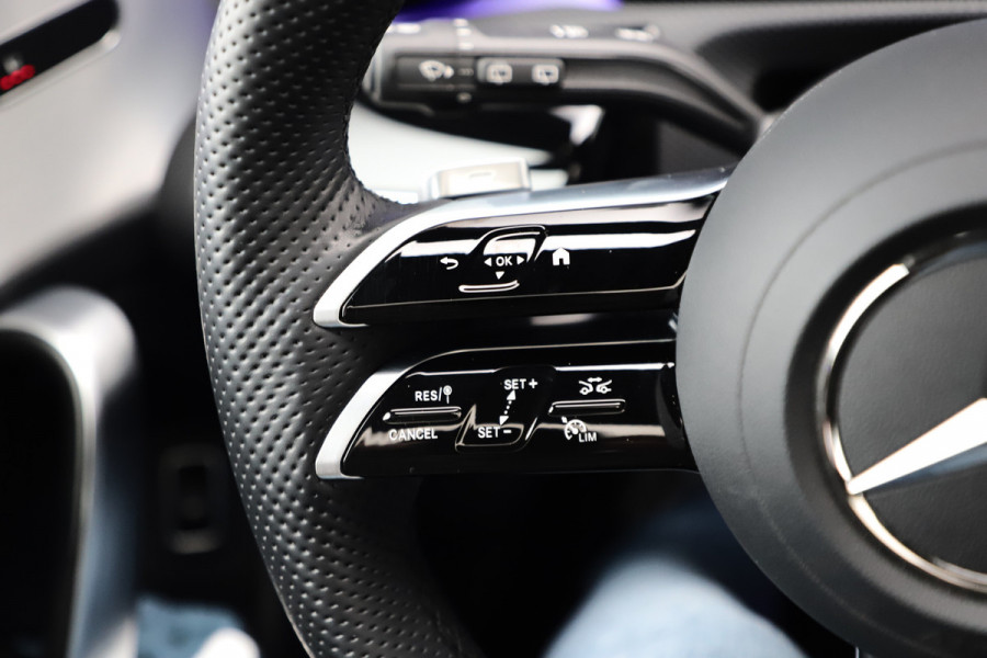 Mercedes-Benz A-Klasse 250e AMG | 218PK | Pano | Sfeerverlichting | Burmester | Multibeam | Leder | Distronic | Stuurwielverwarming | Trekhaak | 2024.