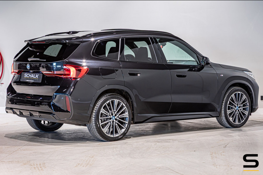 BMW iX1 XDrive30 Launch Edition 67 kWh|M-sport|Pano|H&K|NAP