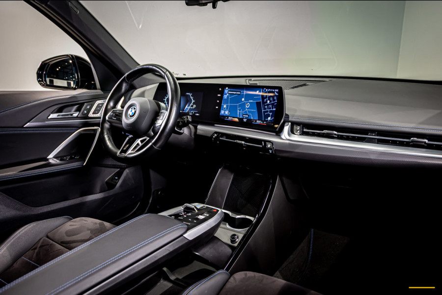 BMW iX1 XDrive30 Launch Edition 67 kWh|M-sport|Pano|H&K|NAP