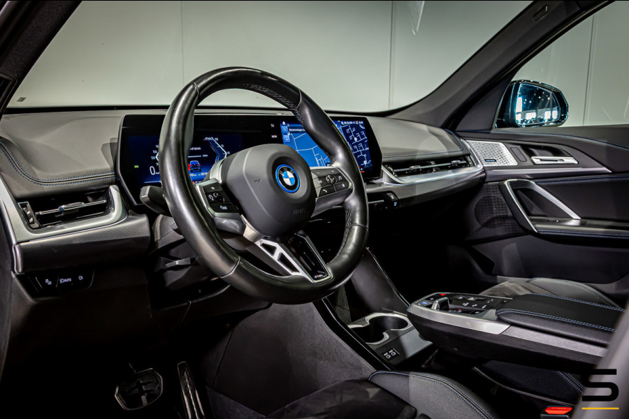 BMW iX1 XDrive30 Launch Edition 67 kWh|M-sport|Pano|H&K|NAP