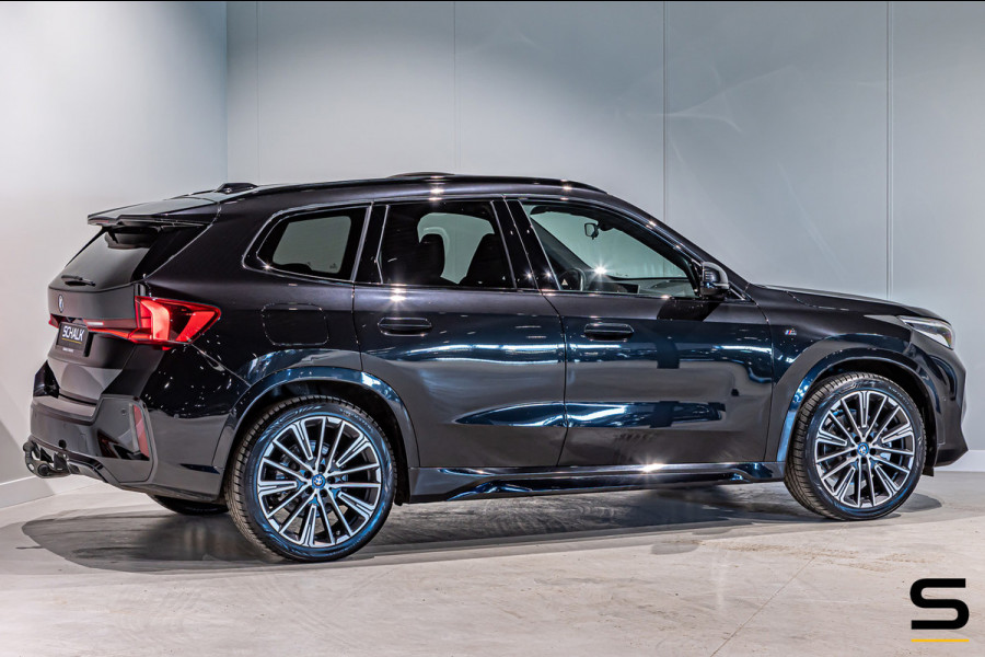 BMW iX1 XDrive30 Launch Edition 67 kWh|M-sport|Pano|H&K|NAP