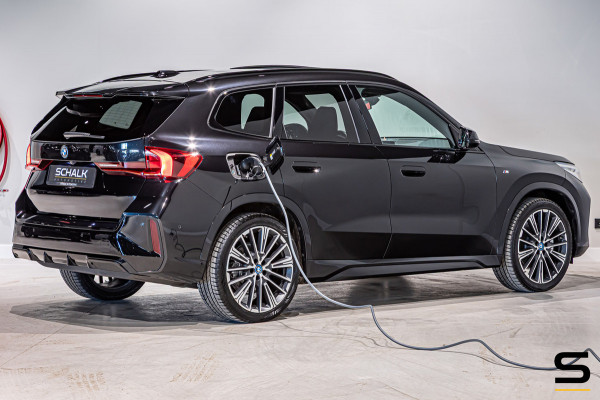 BMW iX1 XDrive30 Launch Edition 67 kWh|M-sport|Pano|H&K|NAP