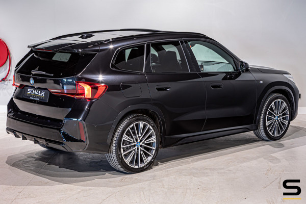 BMW iX1 XDrive30 Launch Edition 67 kWh|M-sport|Pano|H&K|NAP
