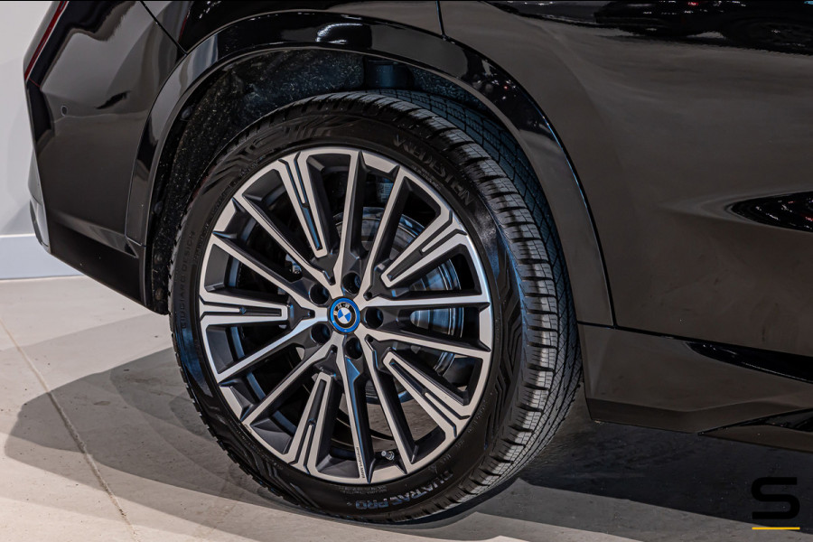 BMW iX1 XDrive30 Launch Edition 67 kWh|M-sport|Pano|H&K|NAP