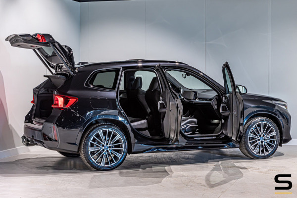 BMW iX1 XDrive30 Launch Edition 67 kWh|M-sport|Pano|H&K|NAP