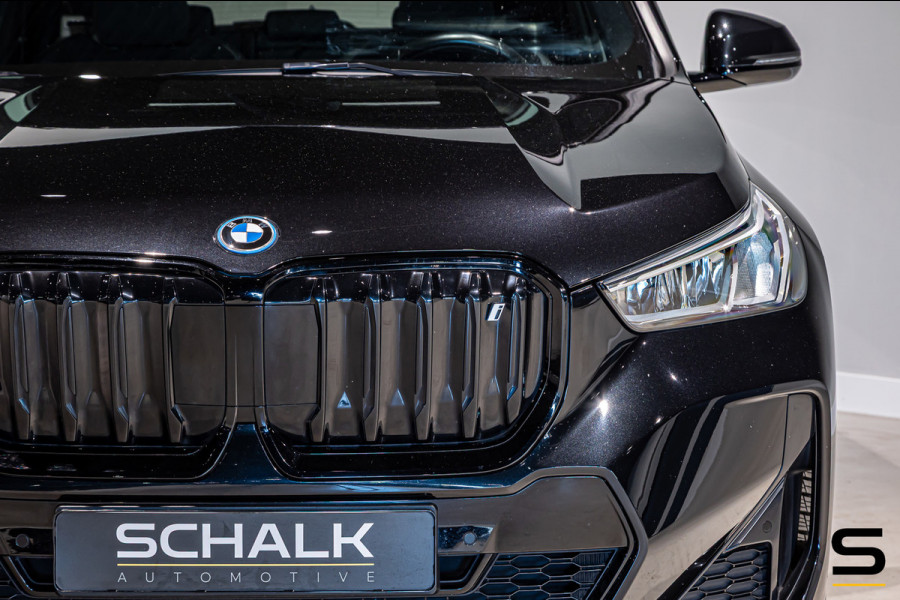 BMW iX1 XDrive30 Launch Edition 67 kWh|M-sport|Pano|H&K|NAP