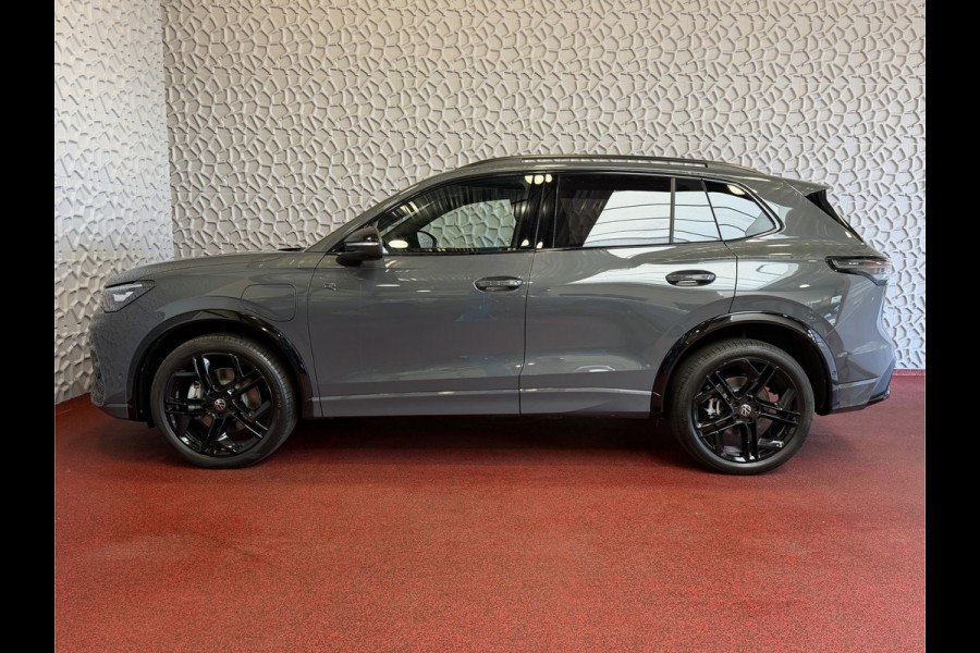 Volkswagen Tiguan 1.5 eHYBRID 272 PK NW AUTO R-LINE VW.TREKHAAK BLACK PANO XL.NAVI STOEL/STUUR VERW. BLACK.STYLE 360.CAM ELEK.KLEP MATRIX.LED 20'' PHEV PLUG IN HYBRID ✅Top Auto's Wijchen , 30 Jaar Specialist in Volkswagen  : Alle Type's : R-Line Edition / Style / First Edition / Highline / Life , Zowel PHEV / HEV / MHEV / Benzine ✅