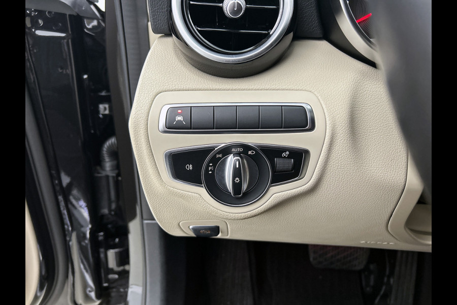 Mercedes-Benz C-Klasse Estate 180 Business Solution Avantgarde Trekhaak | Panoramadak | Multi spaaks lichtmetalen velgen | Navigatie | Parking support | Inclusief 24 maanden MB Certified garantie voor Europa.