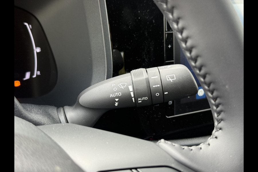 Toyota Aygo X 1.5 Hybrid Pulse Plus | Tarragon, Bi-Tone, Stoelverwarming, Climate control, Startknop, LED, 17 inch