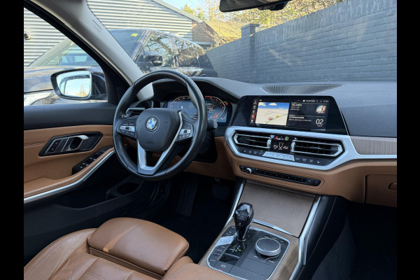BMW 3-serie 320i High Executive | Panoramadak | Camera | Lederen Bekleding | Stoelverwarming | Sportstoelen |