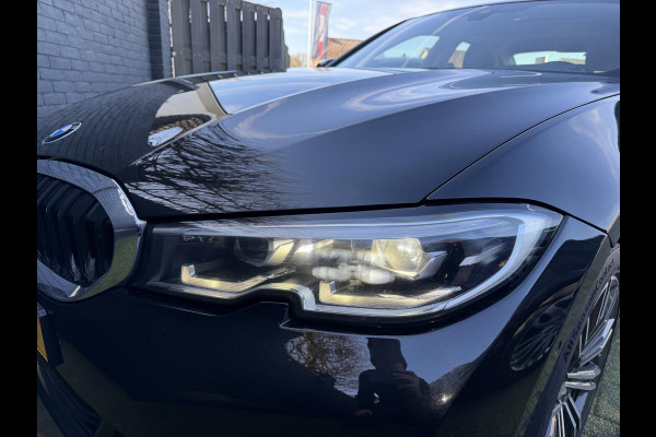 BMW 3-serie 320i High Executive | Panoramadak | Camera | Lederen Bekleding | Stoelverwarming | Sportstoelen |