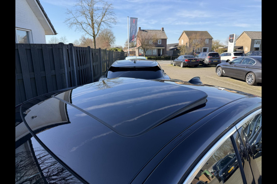 BMW 3-serie 320i High Executive | Panoramadak | Camera | Lederen Bekleding | Stoelverwarming | Sportstoelen |