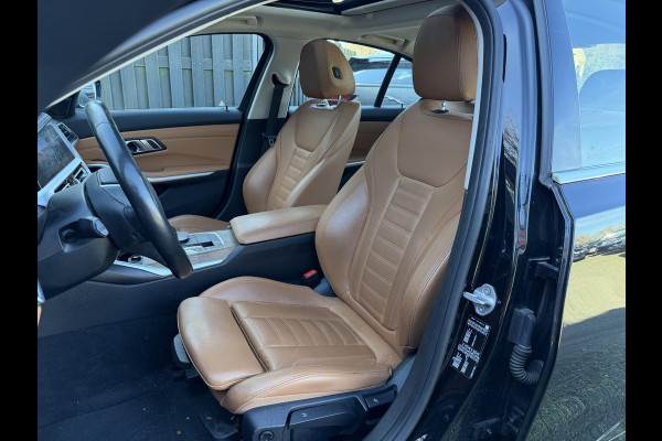 BMW 3-serie 320i High Executive | Panoramadak | Camera | Lederen Bekleding | Stoelverwarming | Sportstoelen |