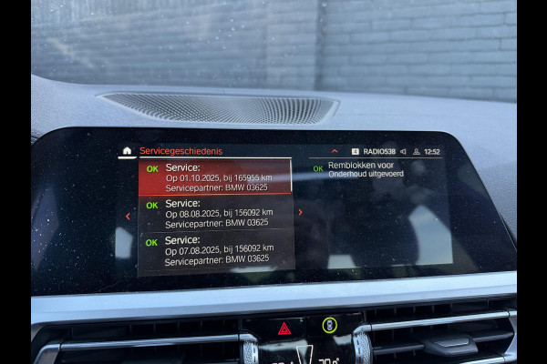 BMW 3-serie 320i High Executive | Panoramadak | Camera | Lederen Bekleding | Stoelverwarming | Sportstoelen |