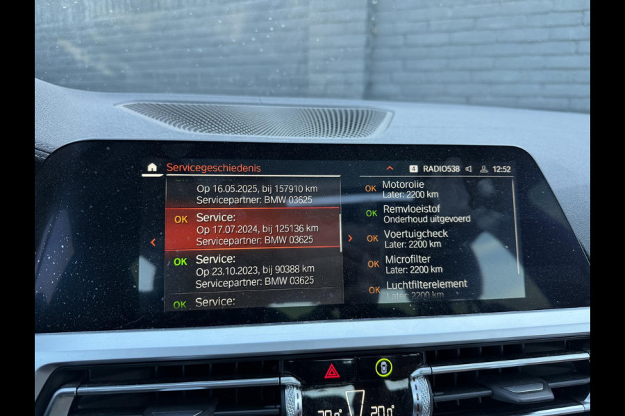 BMW 3-serie 320i High Executive | Panoramadak | Camera | Lederen Bekleding | Stoelverwarming | Sportstoelen |