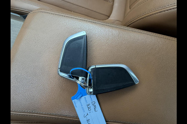 BMW 3-serie 320i High Executive | Panoramadak | Camera | Lederen Bekleding | Stoelverwarming | Sportstoelen |