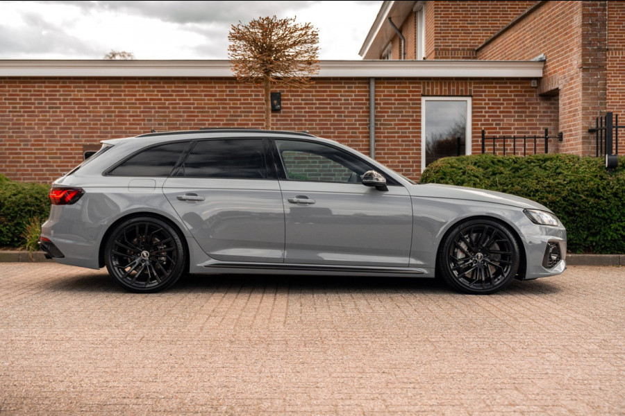 Audi RS4 Avant 2.9 TFSI Quattro | Keramisch | ACC | Carbon | Pano | B&O | 360 Camera | 20''
