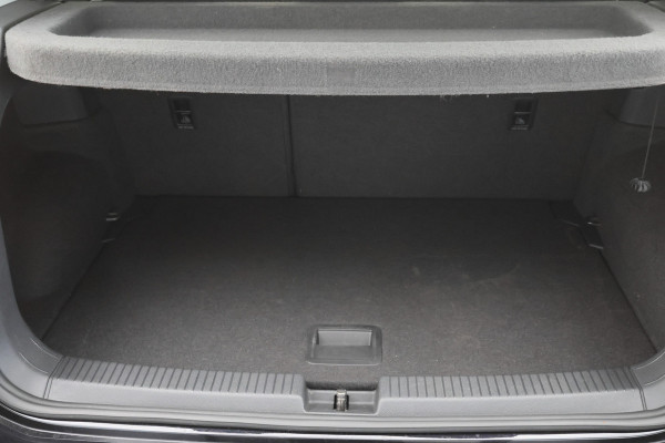 Volkswagen T-Cross 1.0 TSI Life ACC, Climate, Apple Carplay, Dodehoeksensor, PDC, 17"