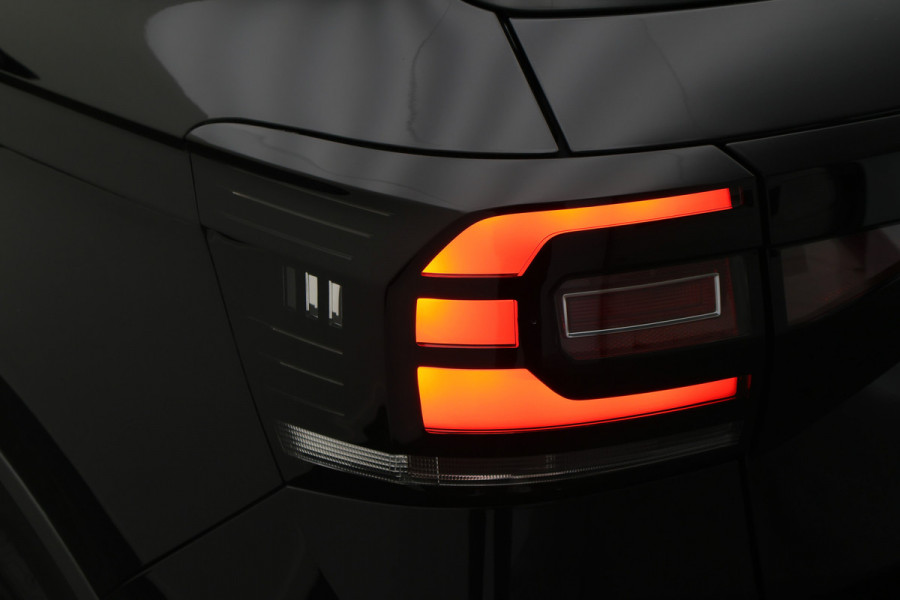 Volkswagen T-Cross 1.0 TSI Life ACC, Climate, Apple Carplay, Dodehoeksensor, PDC, 17"