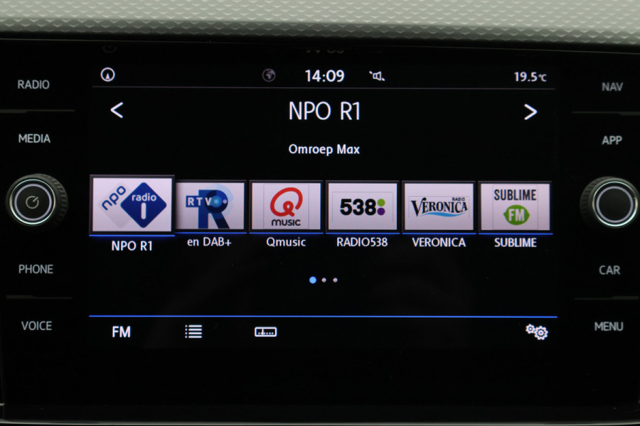 Volkswagen T-Cross 1.0 TSI Life ACC, Climate, Apple Carplay, Dodehoeksensor, PDC, 17"