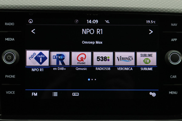 Volkswagen T-Cross 1.0 TSI Life ACC, Climate, Apple Carplay, Dodehoeksensor, PDC, 17"