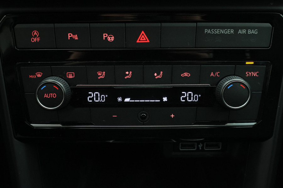 Volkswagen T-Cross 1.0 TSI Life ACC, Climate, Apple Carplay, Dodehoeksensor, PDC, 17"