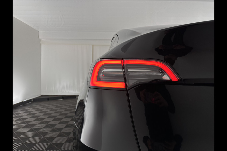 Tesla Model Y RWD 58 kWh [ 3-Fase-11kW ] {SOH-91%} (INCL-BTW) Aut. *PANO | LEATHER | AUTO-PILOT | NAVI-FULLMAP | MATRIX-LED | KEYLESS | CAMERA | DAB+ | HEATED-COMFORTSEATS | PRIVACYGLASS | TOPVIEW | TOWBAR | 19''ALU*