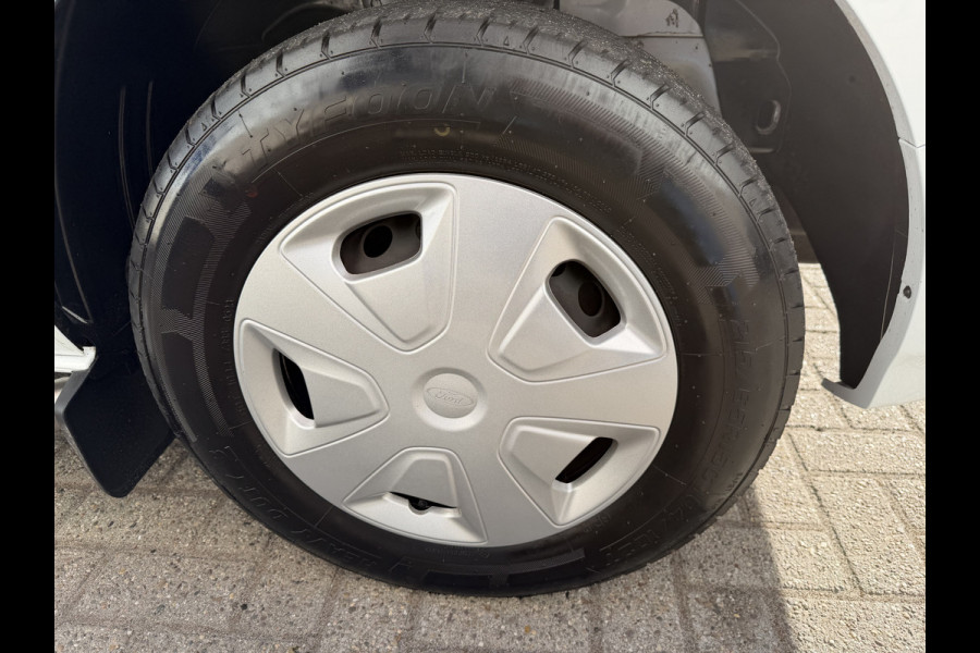 Ford Transit Custom 280 2.0 TDCI 130pk L1H1 Trend / vaste prijs rijklaar € 13.950 ex btw / euro 6 diesel / bpm vrij / trekhaak 2500 kg / airco / cruise / navigatie / pdc voor en achter