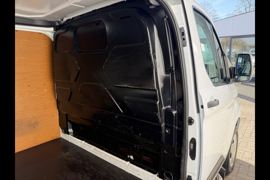 Ford Transit Custom 280 2.0 TDCI 130pk L1H1 Trend / vaste prijs rijklaar € 13.950 ex btw / euro 6 diesel / bpm vrij / trekhaak 2500 kg / airco / cruise / navigatie / pdc voor en achter