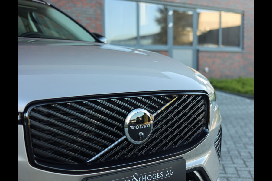 Volvo XC60 T8 AWD Ultra Dark | Direct rijden! - Trekhaak - Pano