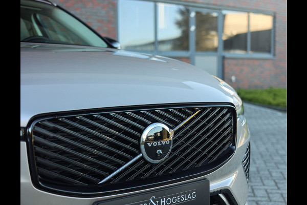 Volvo XC60 T8 AWD Ultra Dark | Direct rijden! - Trekhaak - Pano