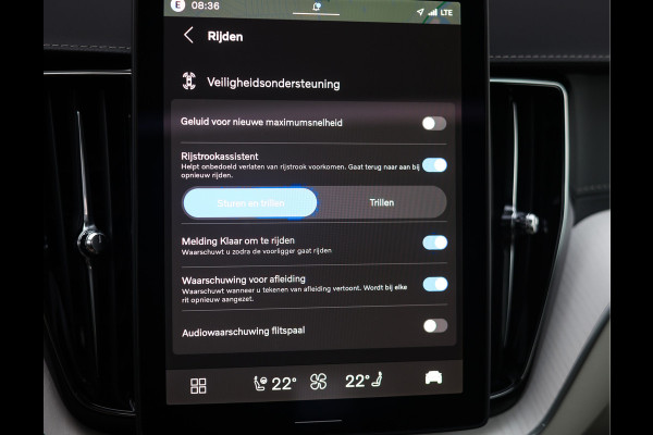 Volvo XC60 T8 AWD Ultra Dark | Direct rijden! - Trekhaak - Pano