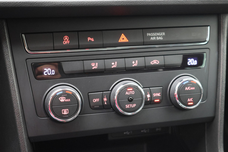 Seat Leon ST 1.0 TSI Style Ultimate Edition Camera, Keyless, Apple Carplay, Climate, PDC