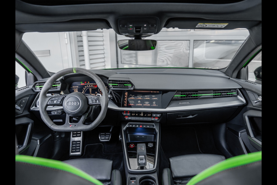 Audi RS3 Limousine 2.5 TFSI quattro | Keramisch | Panorama | Hulk