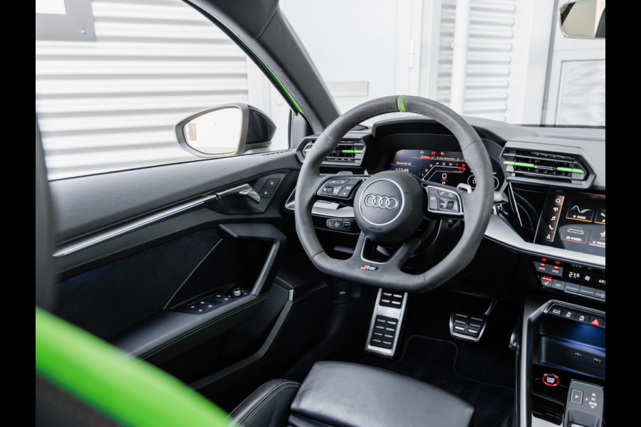 Audi RS3 Limousine 2.5 TFSI quattro | Keramisch | Panorama | Hulk