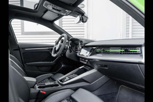 Audi RS3 Limousine 2.5 TFSI quattro | Keramisch | Panorama | Hulk